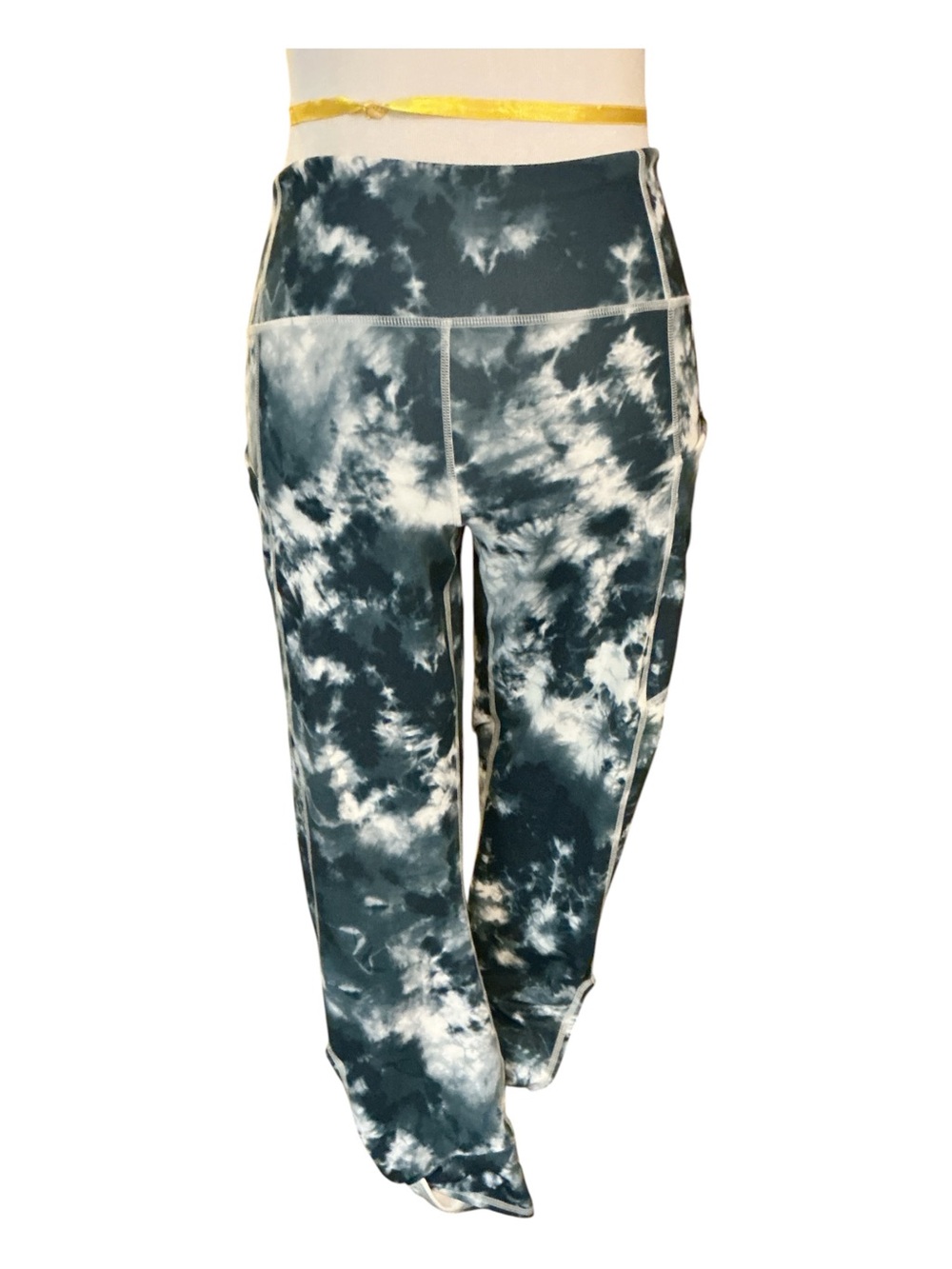 Fabletics PureLuxe Tie-Dye Leggings in Blue & White